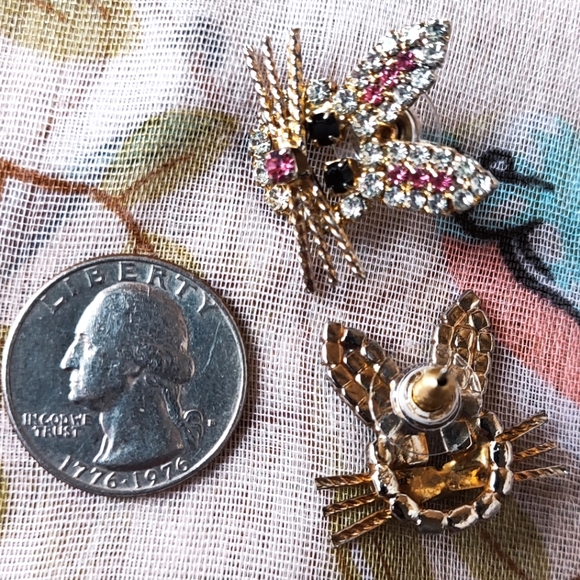 Easter Bunny Peter Rabbit Pierced Vintage Earrings Warner? Prong Set Unsigned - Picture 2 of 4